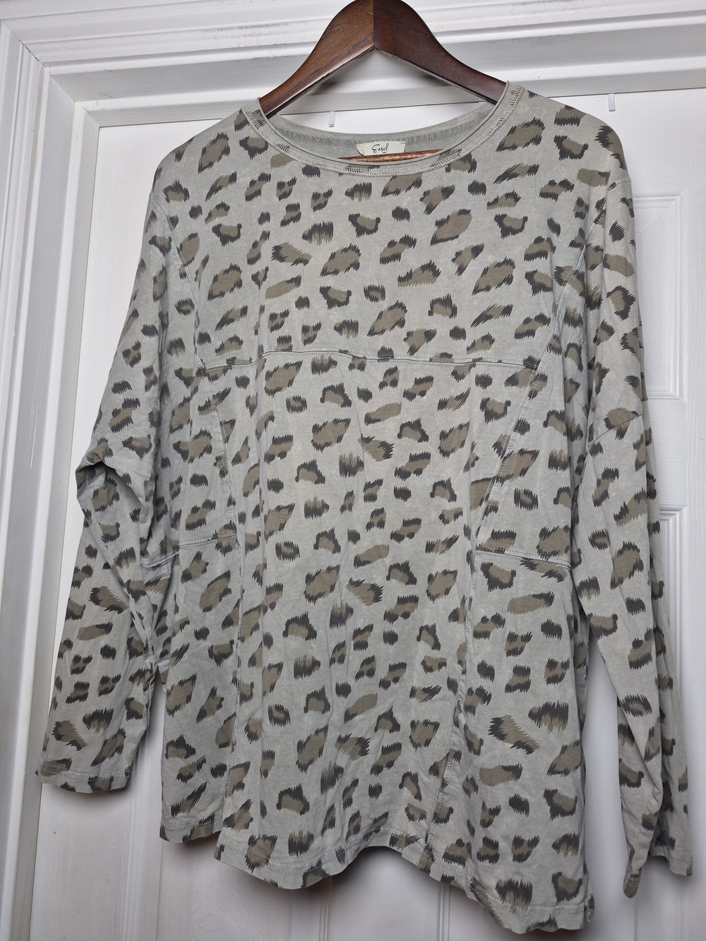 Easel Long Sleeve Leopard Print Top - Sage/Olive Medium